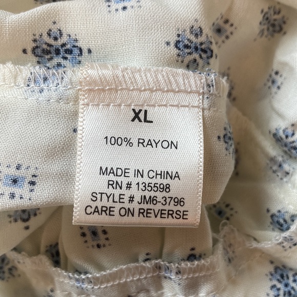 NWT Smocked Cottagecore Floral Dress, Liberty Love Maternity Size XL, cream blue - Picture 8 of 8